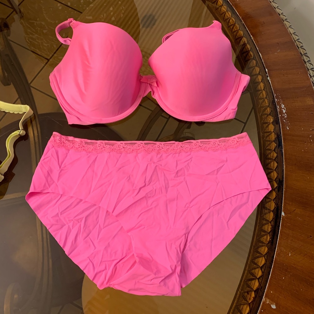 Pink VS pantie Bra